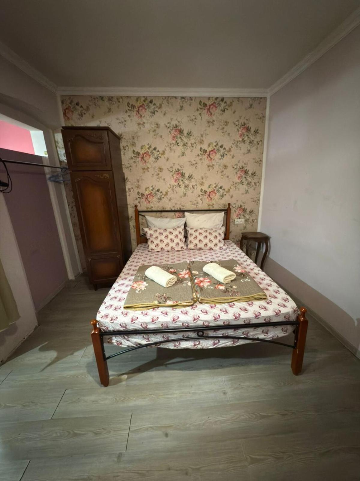 Guest House Nise Tbilisi Exterior photo